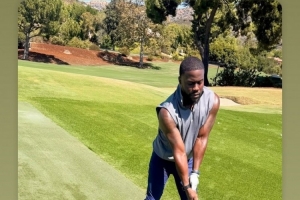 凯文-哈特挑战詹姆斯一年后高尔夫对决 詹姆斯：为何要等一年？