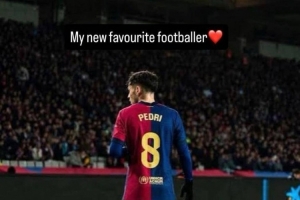 大师的赞赏！斯科尔斯社媒晒佩德里照片：我新晋最爱的球员