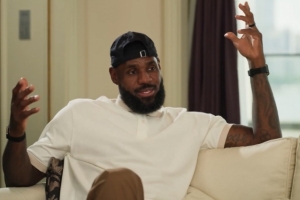 詹姆斯：我对Drake始终充满爱意 我总是希望他一切顺利