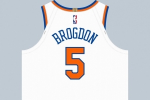 无保障&Exhibit 9合同！球衣记者：布罗格登在尼克斯穿5号球衣