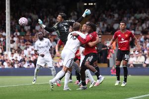 记者：曼联仍考虑在明夏签下一名主力门将