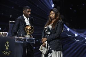 登贝莱母亲：儿子从小不爱读书就爱踢球，托他的福现在能开上好车