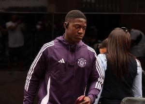 曼晚：梅努努力训练并更换私人厨师，决心在本赛季重回首发阵容