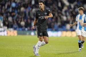 邮报：工作人员称赞曼城小将穆卡萨看起来就像一线队球员