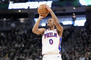 就打一节就下班？马克西打满首节 14中7&三分6中3轰17分2助