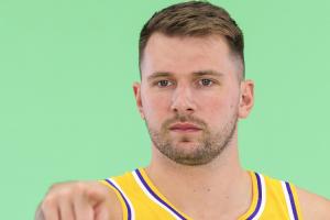 不仅能攻还能防！东契奇瘦身效果显著半场10投6中小拿22分