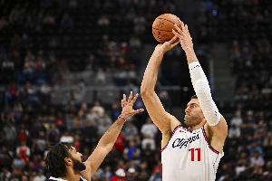 香迷糊了！大洛季前赛出战51分钟得了40分 命中率64%&三分53.3%