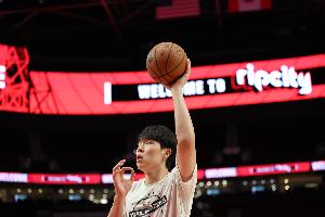 拓媒：希望杨瀚森5连客每场能打15+分钟 有稳定时间才能进步