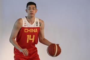 郭艾伦：当时国家队管沈梓捷叫大鸟 我说叫小鸟 后来大家都叫小鸟