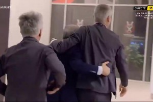 有没有想起谁？奥尔莫临时注册后，拉波尔塔手舞足蹈庆祝