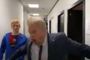 网友恶搞奥尔莫注册成功后的拉波尔塔😂