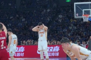 主场压迫感！刘传兴被派上场，遭全场北京球迷“XX问候”🤬