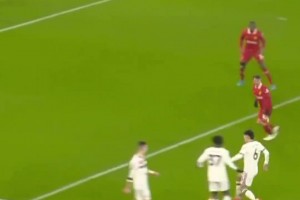 女解说都不好意思了😂 阿诺德名场面之：示意范迪克前插