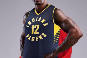 拯救印城？霍华德给自己P上步行者超人队服，继续“找工作”