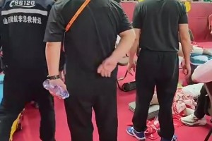 此前曾凡博摔伤后完全昏迷！但山西主场竟然没有急救的医生😓