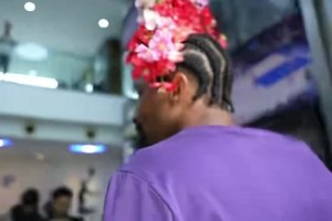 丁威迪空降直播吧总部🤩戴簪花、学闽南话！和小编们互动游戏~